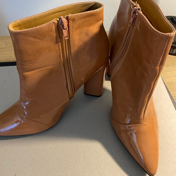 Beautiful nude booties - Picture 3 of 5